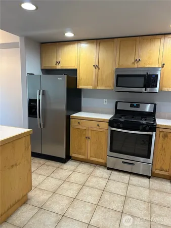 $619,000 | 4722 12th Avenue Northeast, Unit 401, Seattle, WA 98105