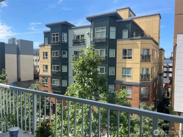 $619,000 | 4722 12th Avenue Northeast, Unit 401, Seattle, WA 98105