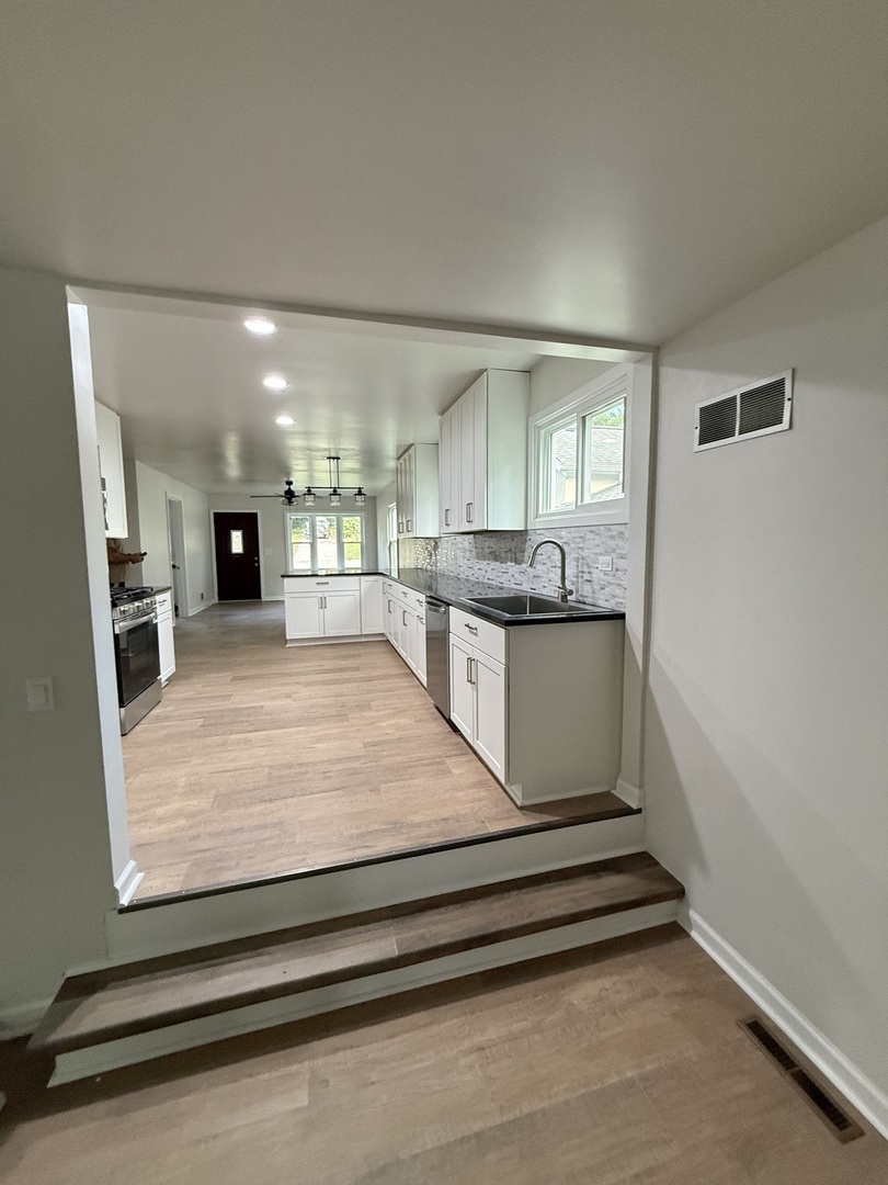 507 South Hamilton Street Lockport, IL 60441 - Photo 8 of 37