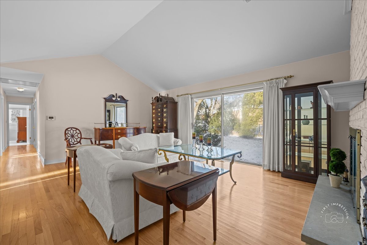 36 Winthrop New Road Sugar Grove, IL 60554 - Photo 4 of 32 a living room with furniture and wooden floor