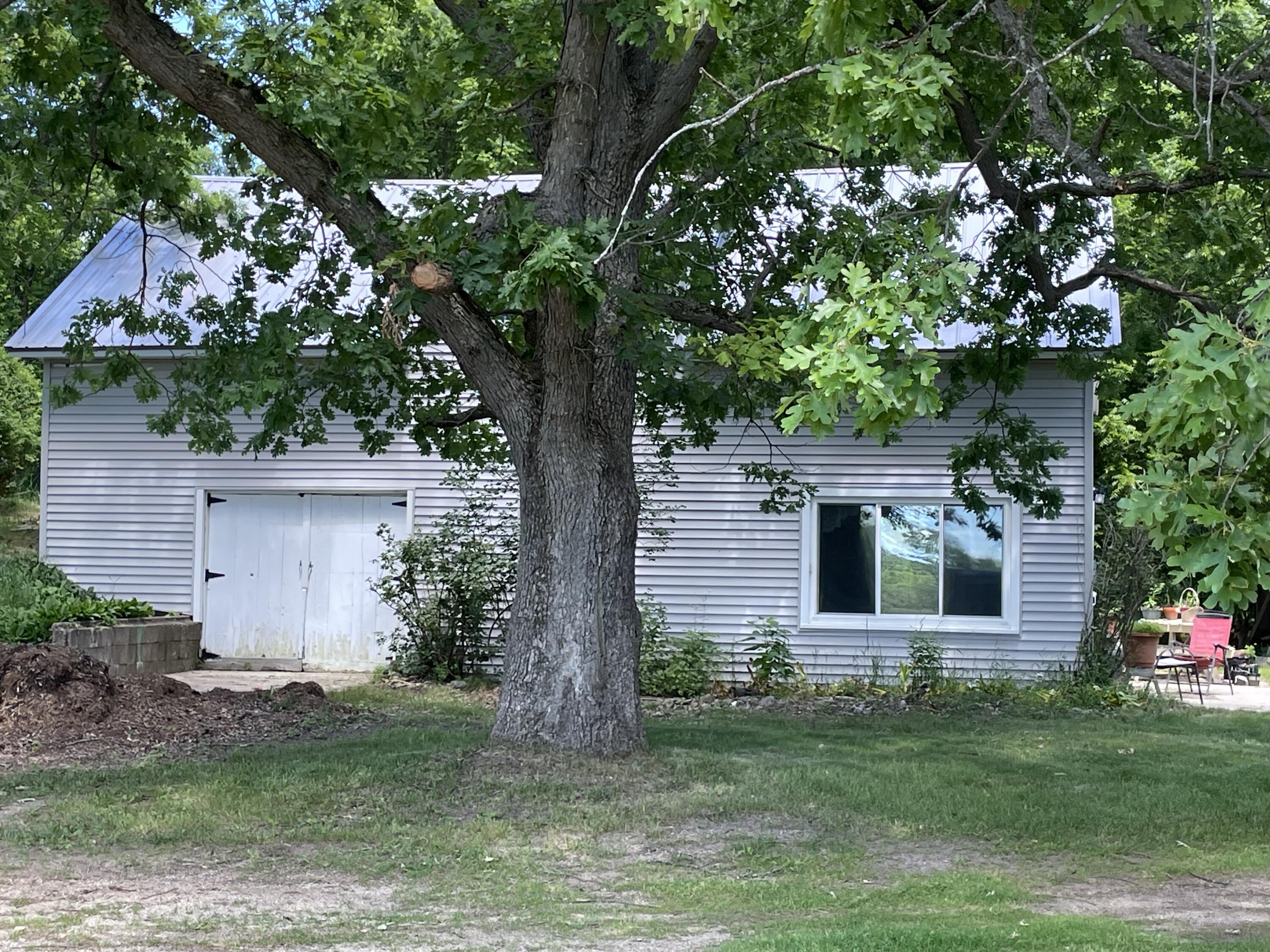 16206 Peters Farm Road Irons, MI 49644 - Photo 2 of 23 IMG_8313