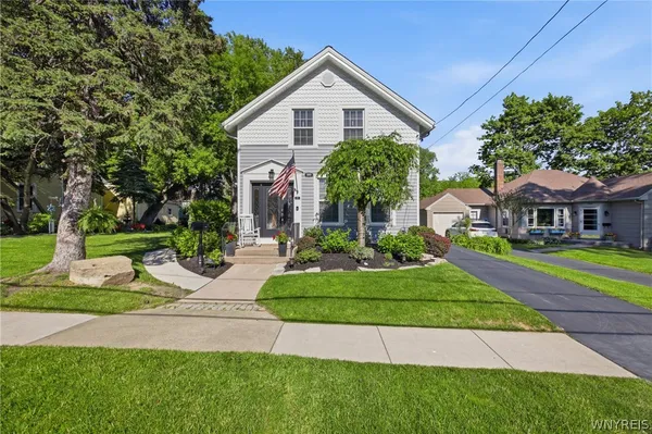 $549,900 | 250 South 4th Street, Lewiston, NY 14092