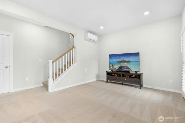a view of livingroom with furniture