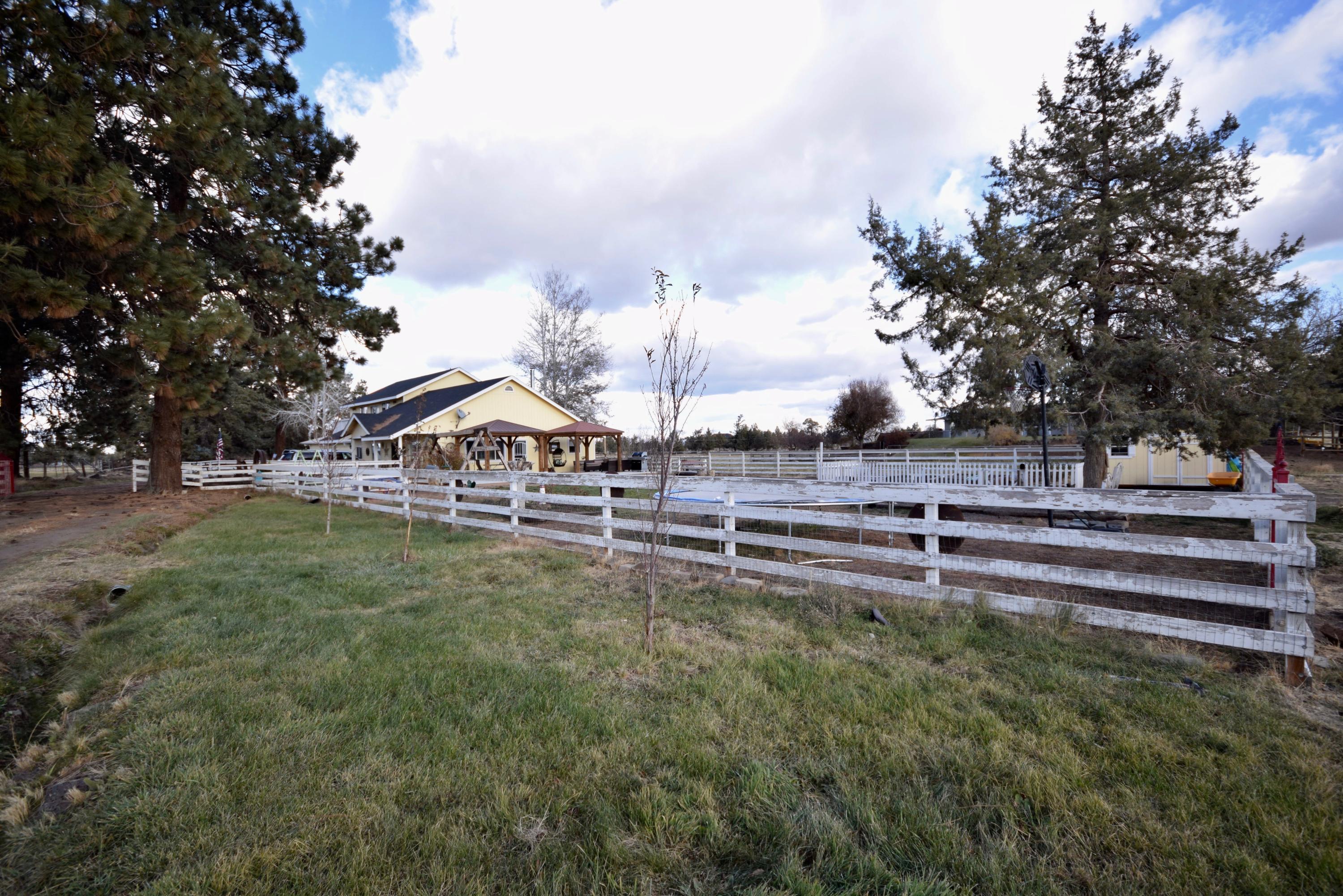 22169 Nelson Road Bend, OR 97701 - Photo 34 of 42 DSC_0046