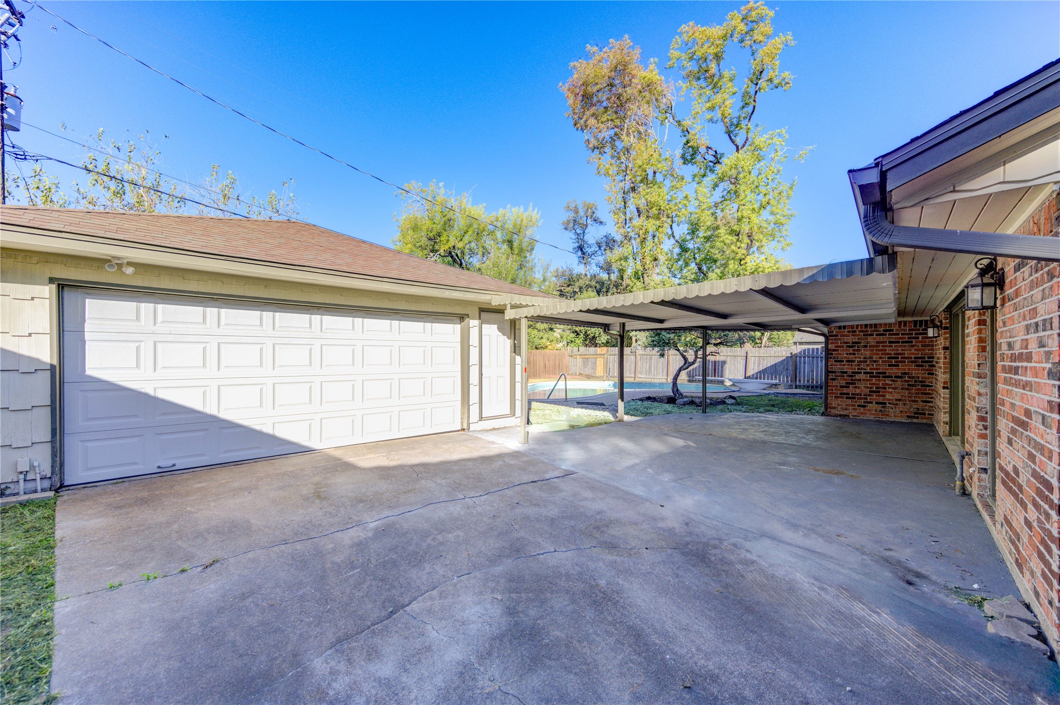 8826 Rowan Lane Houston, TX 77036 - Photo 4 of 26 a view of an outdoor space with a window