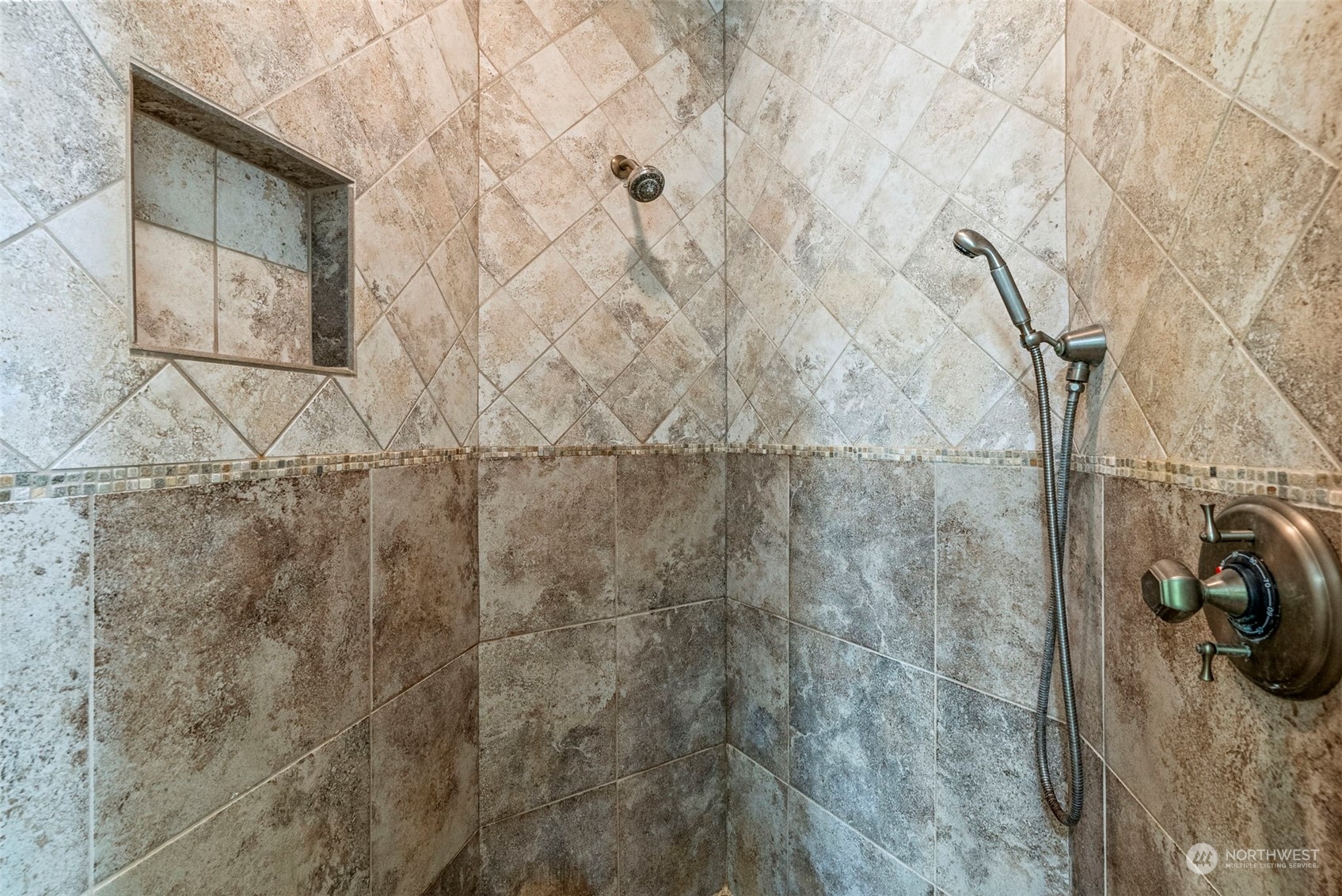 19501 Northwest Krieger Road Ridgefield, WA 98642 - Photo 18 of 38 a bathroom with a sink and a mirror