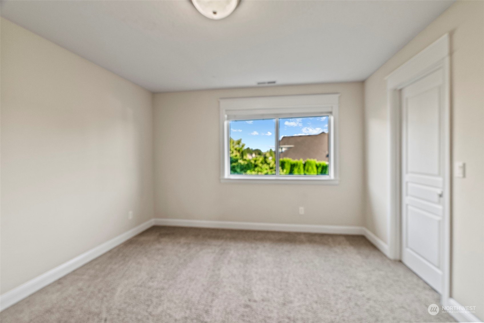 19501 Northwest Krieger Road Ridgefield, WA 98642 - Photo 28 of 38 an empty room with window