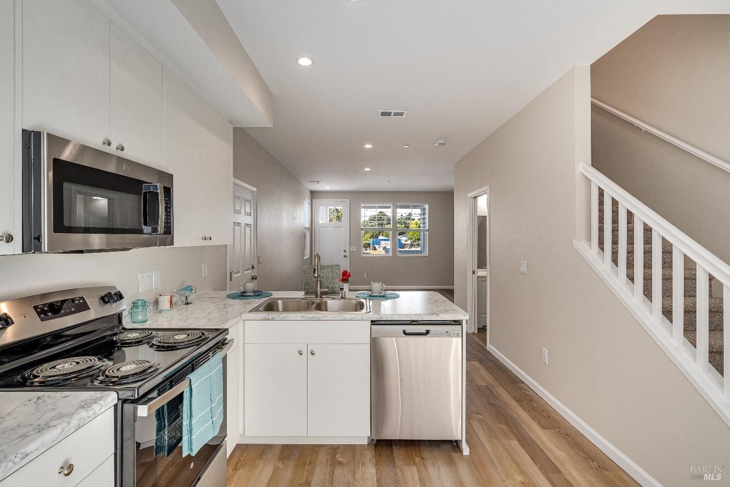 1964 Las Ventanas Drive Santa Rosa, CA 95407 - Photo 13 of 38