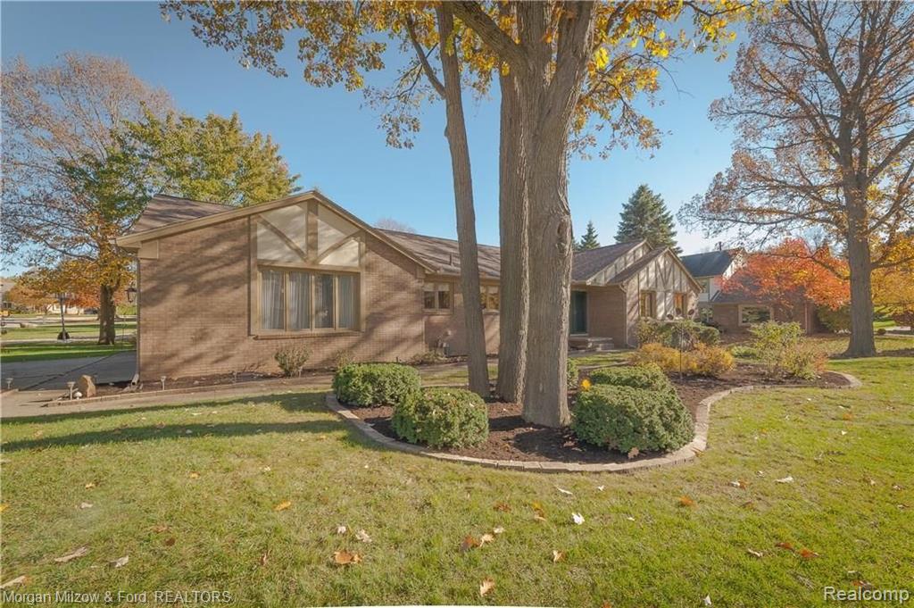 1061 Hidden Lane Rochester Hills, MI 48309 - Photo 4 of 51