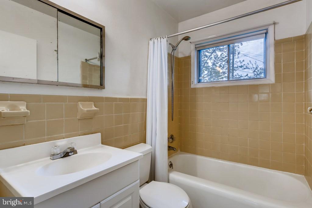 6308 Tramore Road Baltimore, MD 21214 - Photo 14 of 22 Main Bath