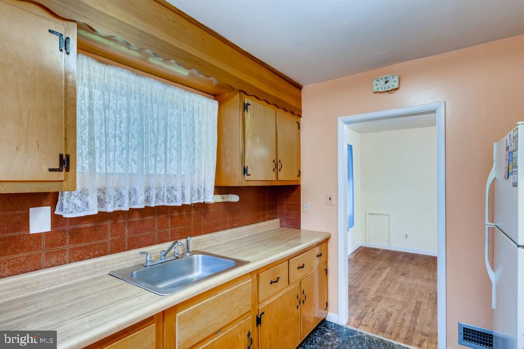 6308 Tramore Road Baltimore, MD 21214 - Photo 8 of 22