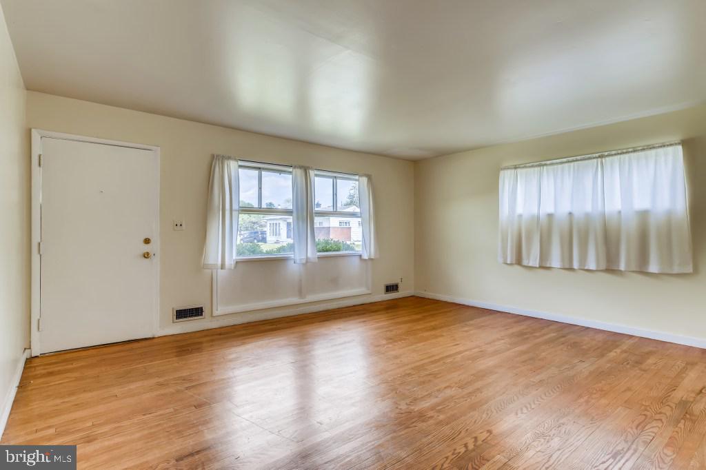 6308 Tramore Road Baltimore, MD 21214 - Photo 9 of 22