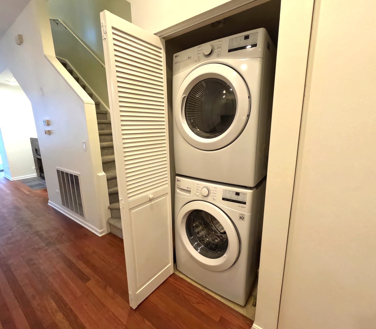 Undisclosed Address Chicago, IL 60610 - Photo 6 of 7 a utility room with dryer and washer