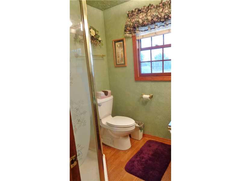 650 Ridge Road Georgetown, PA 15043 - Photo 8 of 17 Full Bath. Master Bath with Shower Stall. Pergo Floor.