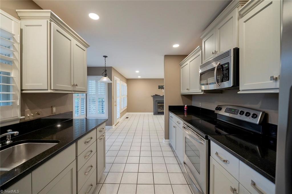 3501 Shaker Drive Greensboro, NC 27410 - Photo 8 of 21