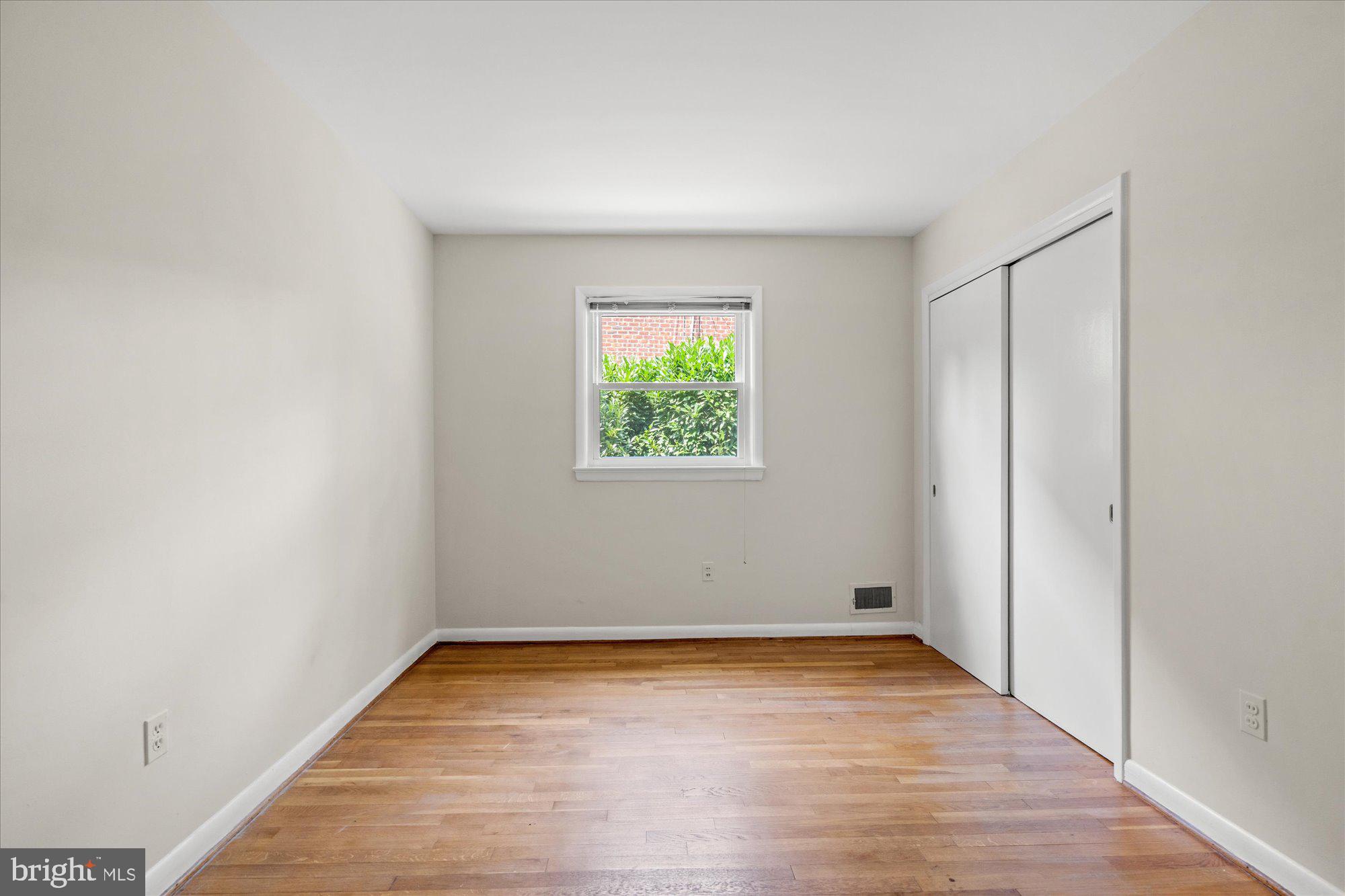 7504 Radnor Road Bethesda, MD 20817 - Photo 20 of 35 Bright and airy blank canvas room.