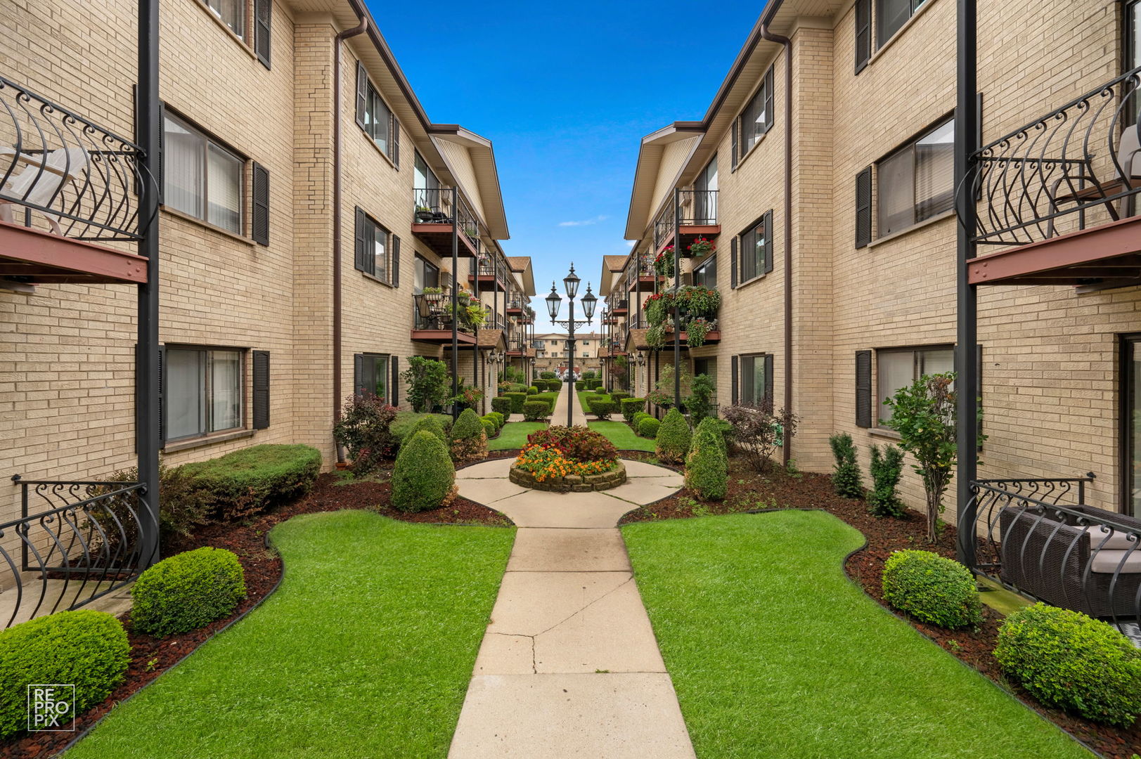 5151 North East River Road, Unit 331D Chicago, IL 60656 - Photo 1 of 10