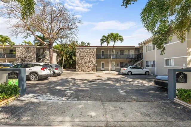 $2,900 | 81 Edgewater Drive, Unit 203, Coral Gables, FL 33133