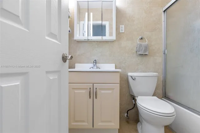 $2,900 | 81 Edgewater Drive, Unit 203, Coral Gables, FL 33133