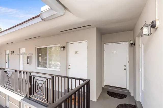 $2,900 | 81 Edgewater Drive, Unit 203, Coral Gables, FL 33133