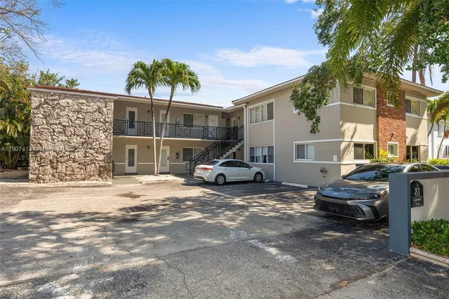 $2,900 | 81 Edgewater Drive, Unit 203, Coral Gables, FL 33133