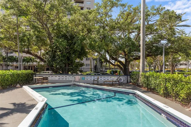 $2,900 | 81 Edgewater Drive, Unit 203, Coral Gables, FL 33133