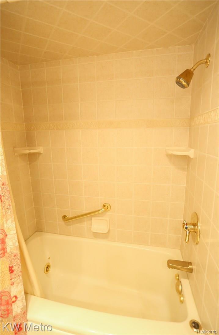 942 North Reading Road Bloomfield Hills, MI 48304 - Photo 28 of 37 Reading-36.jpg