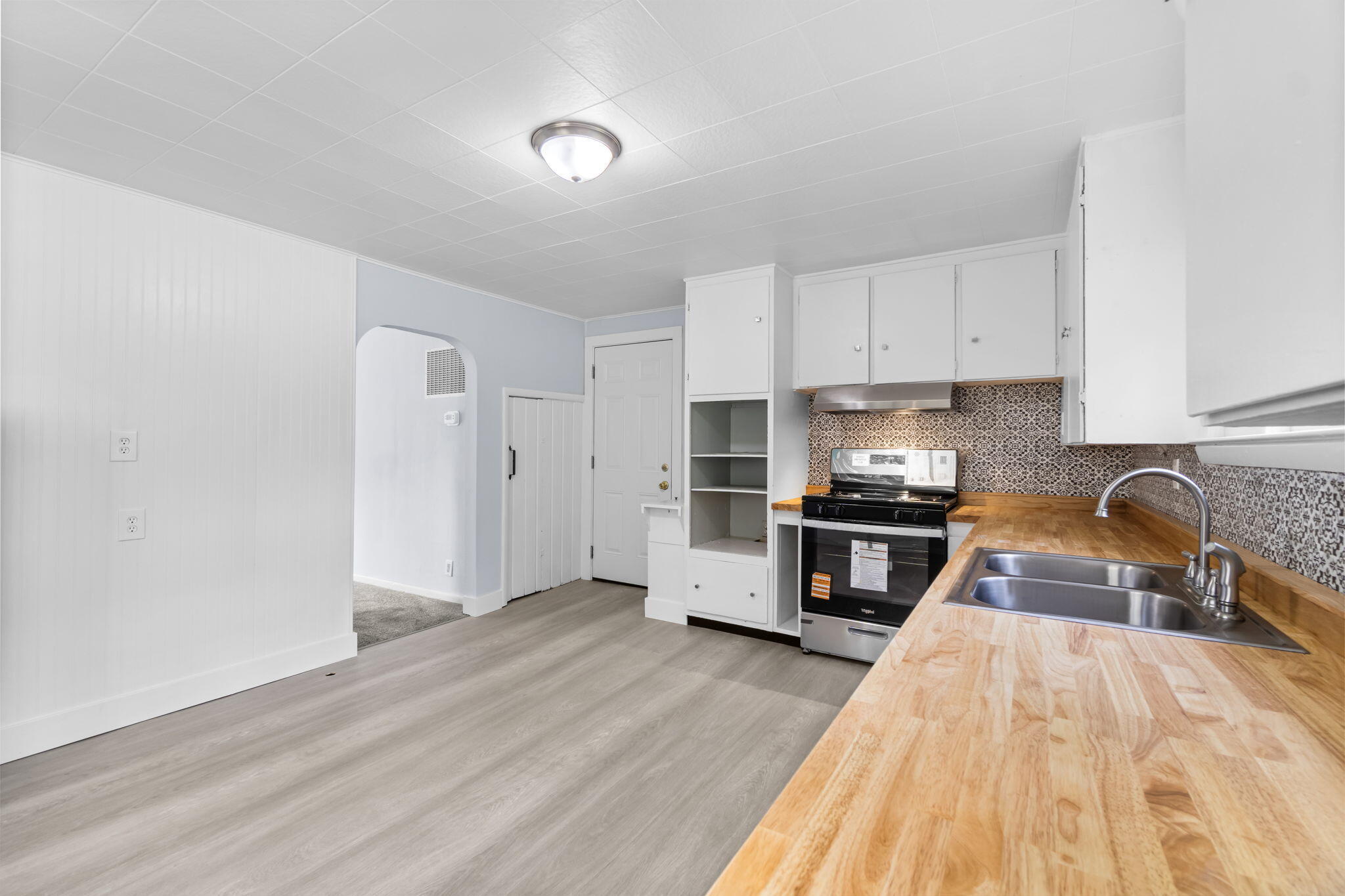 806 Division Street Cheboygan, MI 49721 - Photo 5 of 44 Kitchen