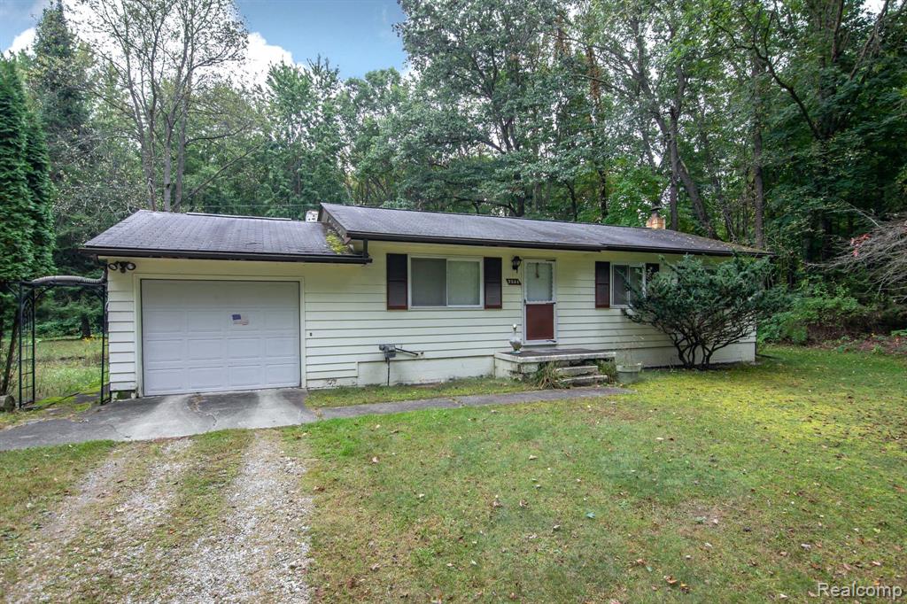 7534 Golf Club Road Howell, MI 48843 - Photo 1 of 25