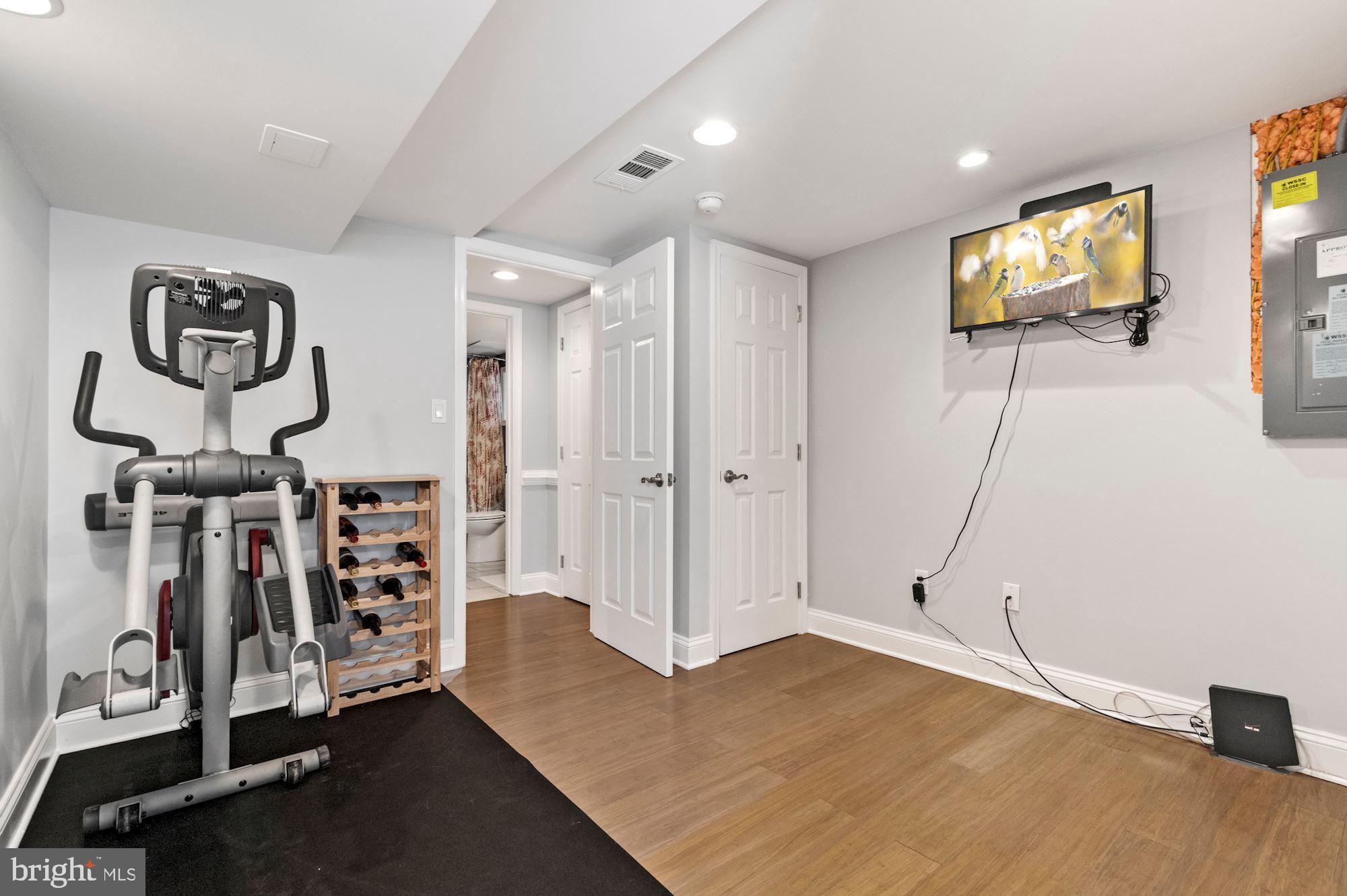 2416 Stratton Drive Potomac, MD 20854 - Photo 32 of 43