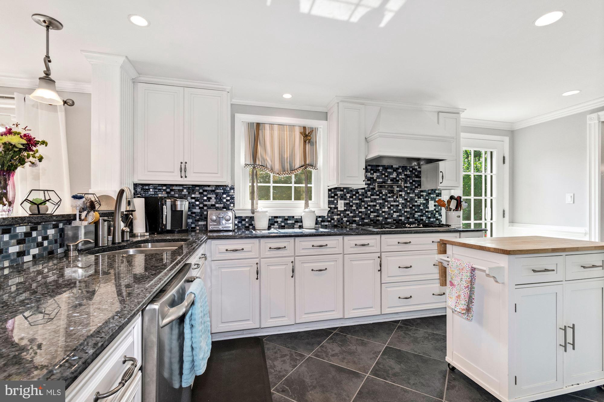 2416 Stratton Drive Potomac, MD 20854 - Photo 6 of 43