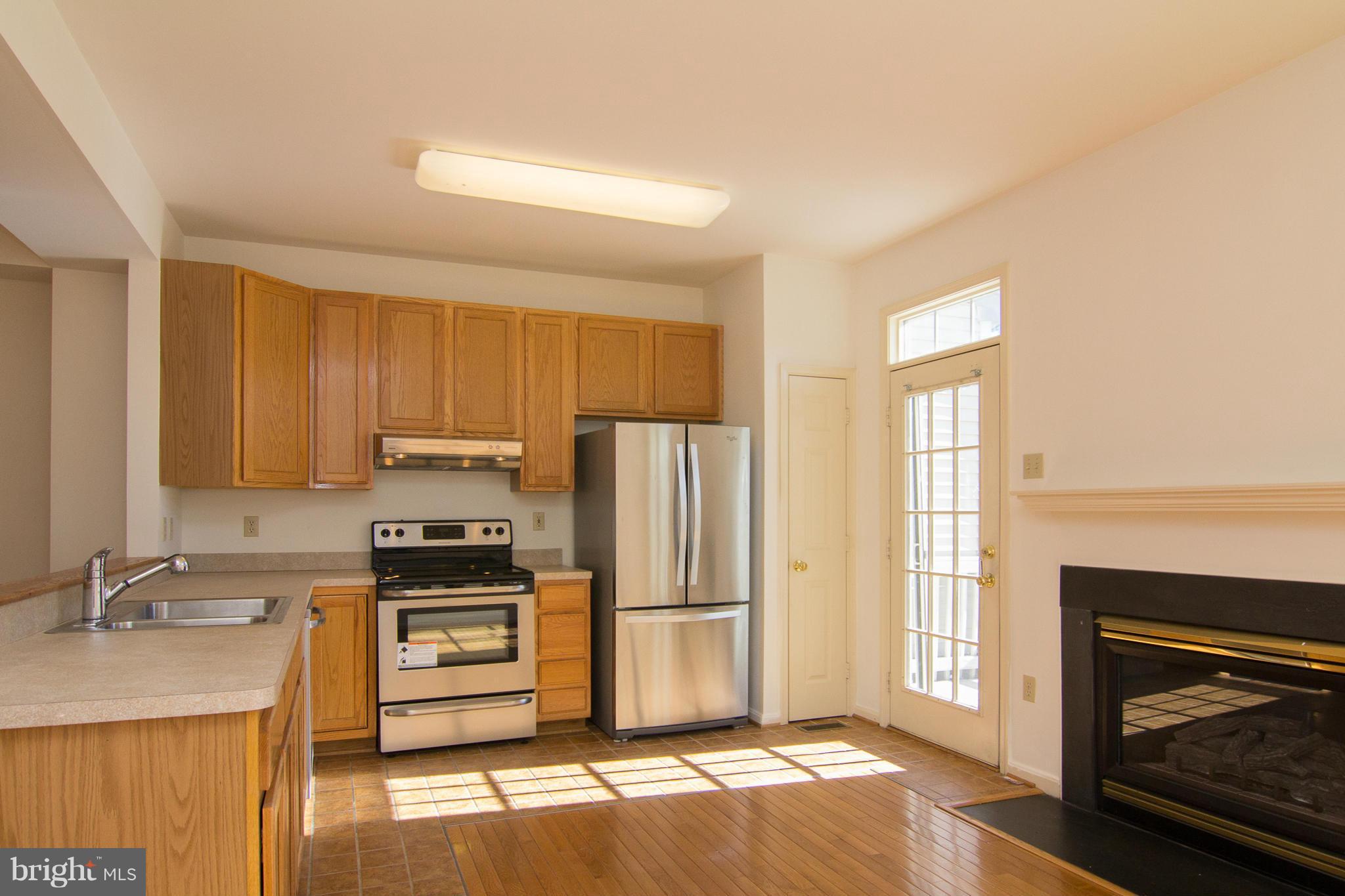 2235 Village Square Road Frederick, MD 21701 - Photo 11 of 30 GAS FP AND NEW SS APPLIANCES