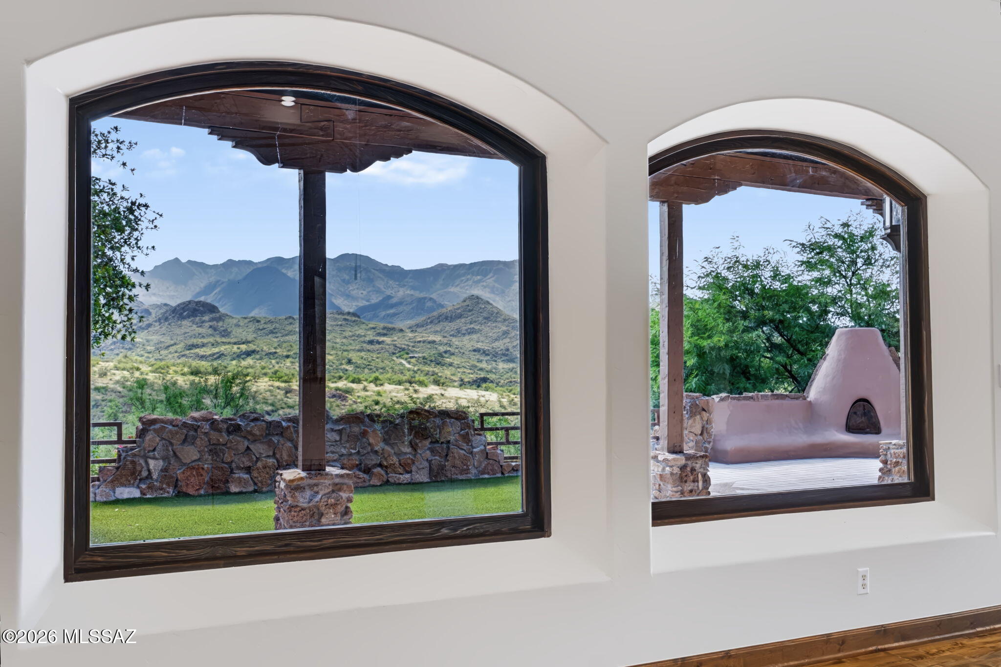 1052 Morning Star Drive Rio Rico, AZ 85648 - Photo 28 of 50 Great room, Windows
