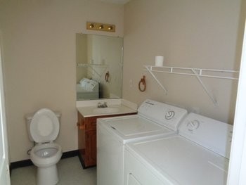 102 Tennessee Avenue Oak Grove, KY 42262 - Photo 7 of 7 a utility room with dryer and washer