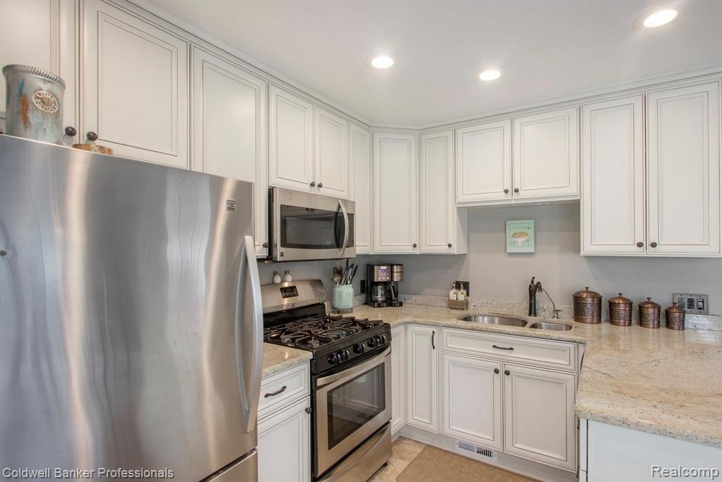 1324 Brook Lane Rochester Hills, MI 48306 - Photo 7 of 21
