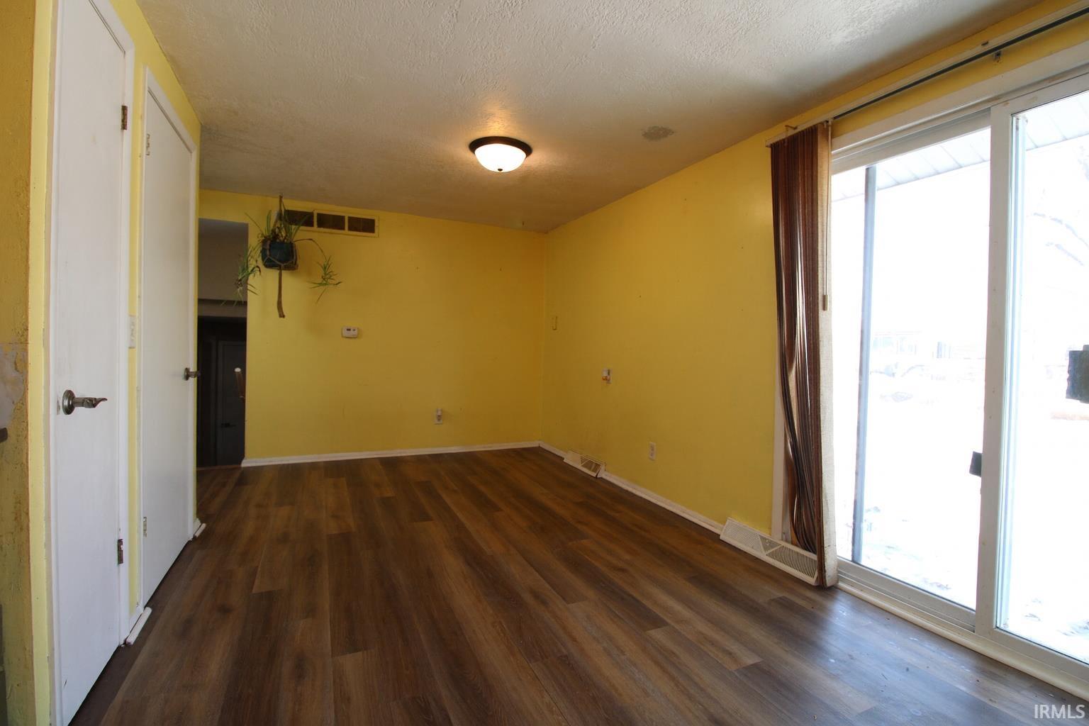 5019 Devonshire Drive Fort Wayne, IN 46806 - Photo 1 of 23