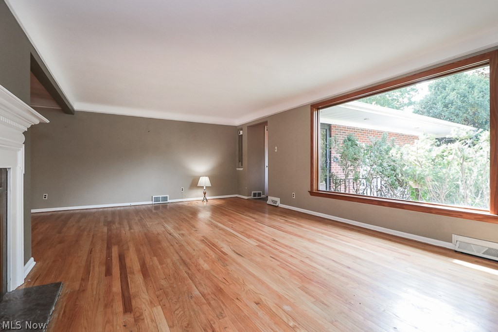 2135 Miami Road Euclid, OH 44117 - Photo 6 of 23 Living Room