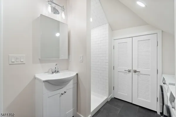$3,000 | 826 George Street, Unit 2, Plainfield, NJ 07062
