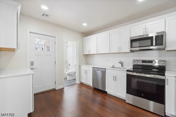 $3,000 | 826 George Street, Unit 2, Plainfield, NJ 07062