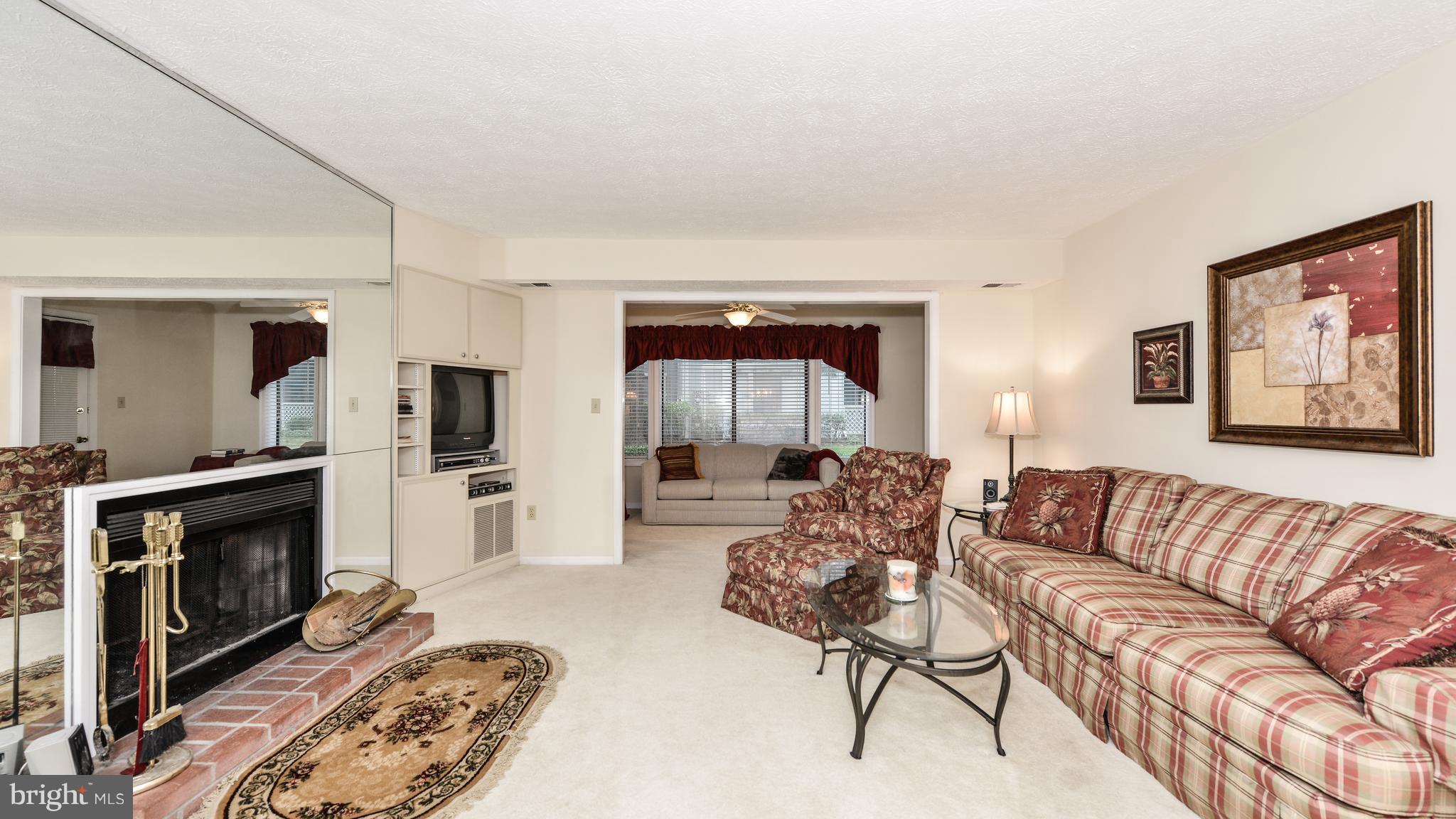 2281 Hunter's Run Drive, Unit 2281 Reston, VA 20191 - Photo 2 of 28 Living Room