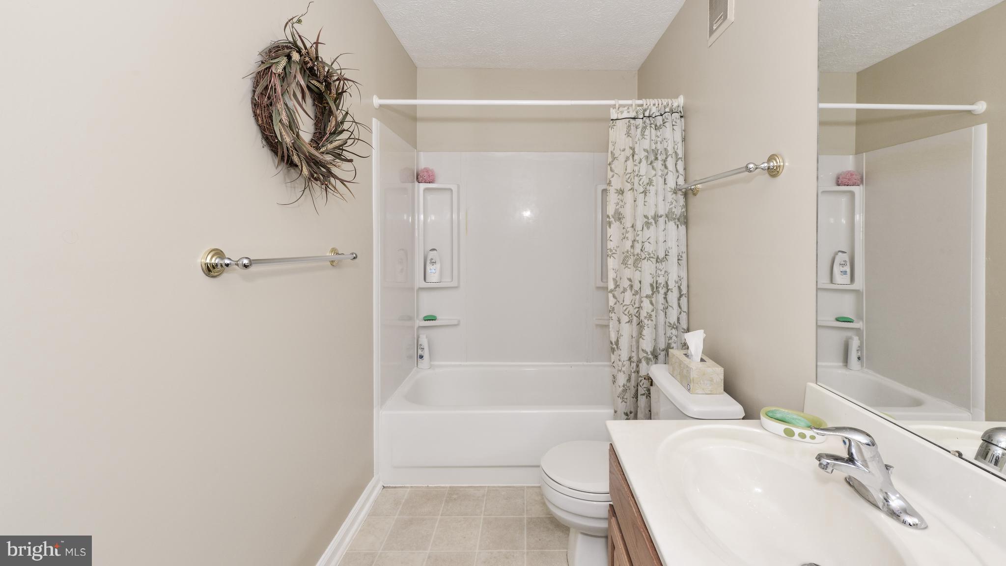 2281 Hunter's Run Drive, Unit 2281 Reston, VA 20191 - Photo 17 of 28 Bath (Master)