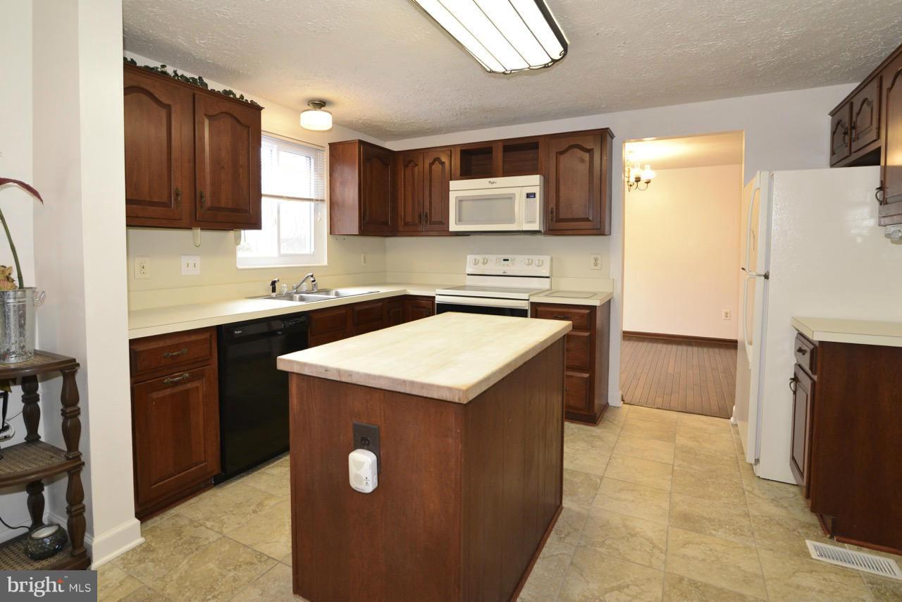 115 Magnolia Road Sterling, VA 20164 - Photo 13 of 30 Kitchen