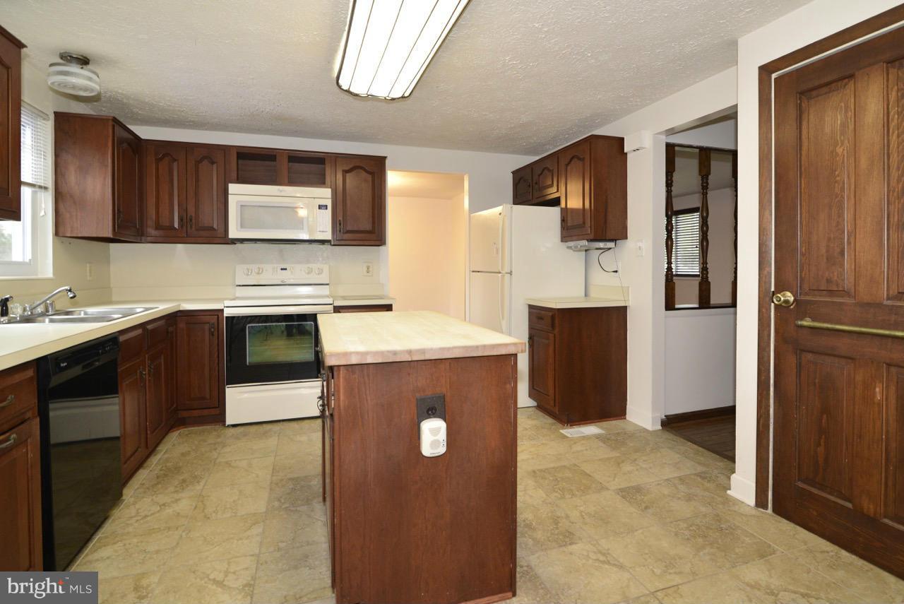 115 Magnolia Road Sterling, VA 20164 - Photo 14 of 30 Kitchen