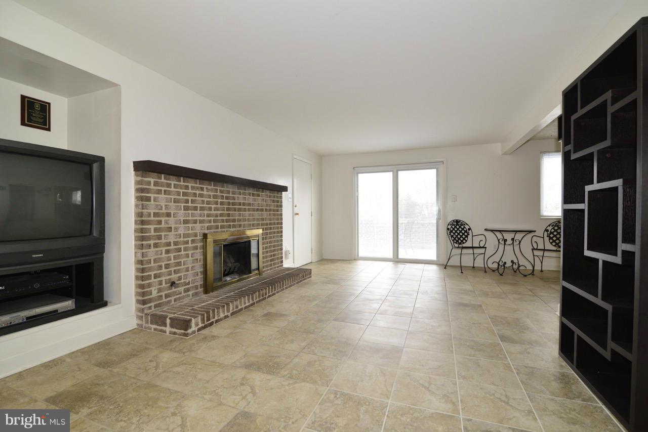 115 Magnolia Road Sterling, VA 20164 - Photo 9 of 30 Family Room