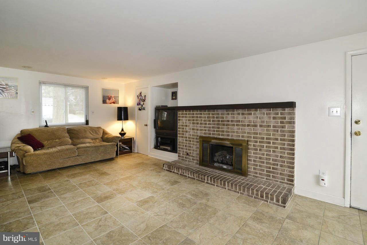 115 Magnolia Road Sterling, VA 20164 - Photo 10 of 30 Family Room