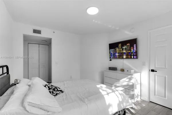 $279,000 | 2457 Centergate Drive, Unit 306, Miramar, FL 33025