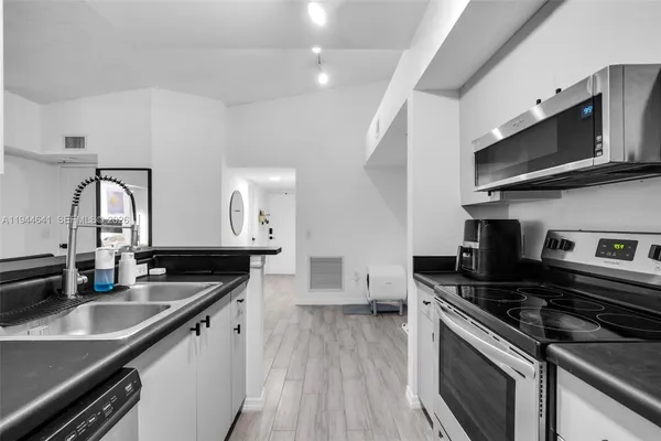 $279,000 | 2457 Centergate Drive, Unit 306, Miramar, FL 33025