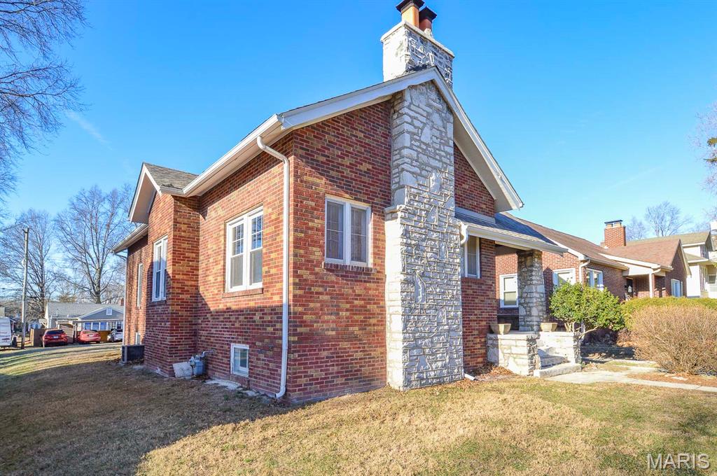 318 State Street Belleville, IL 62220 - Photo 3 of 24