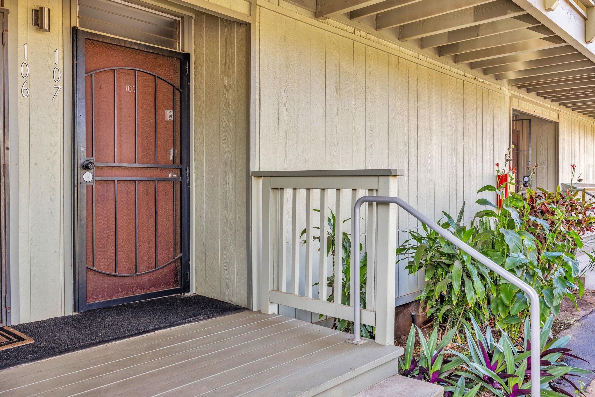 715 South Kihei Road, Unit 107 Kihei, HI 96753 - Photo 14 of 29 a view of entryway with wooden floor