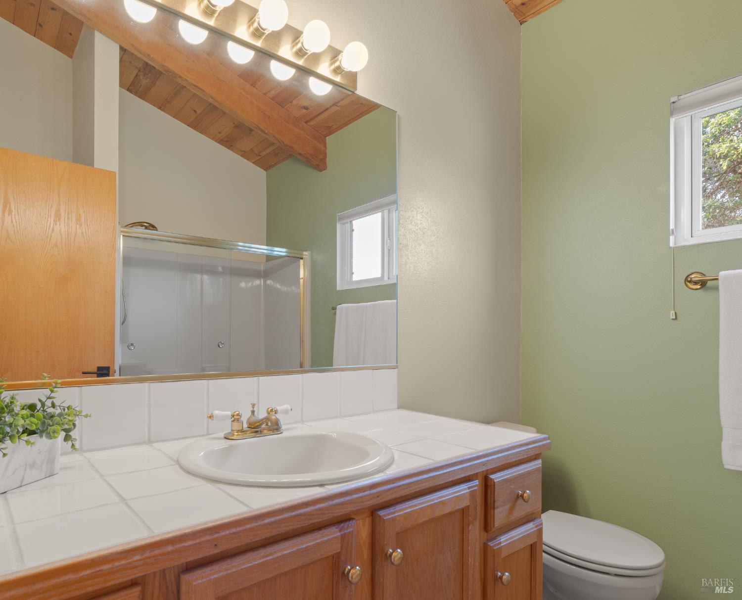 41146 Leeward Road, Unit 35C The Sea Ranch, CA 95497 - Photo 24 of 40 Shared hall bathroom